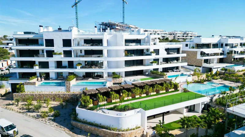 Апартаменты с частным бассейном в Las Colinas Golf