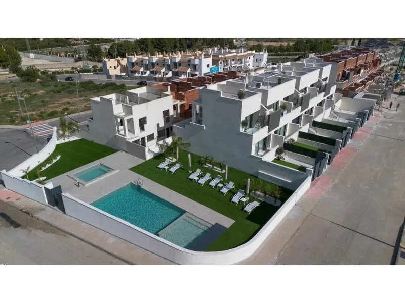 Adosados con solárium privado en Cox, Alicante
