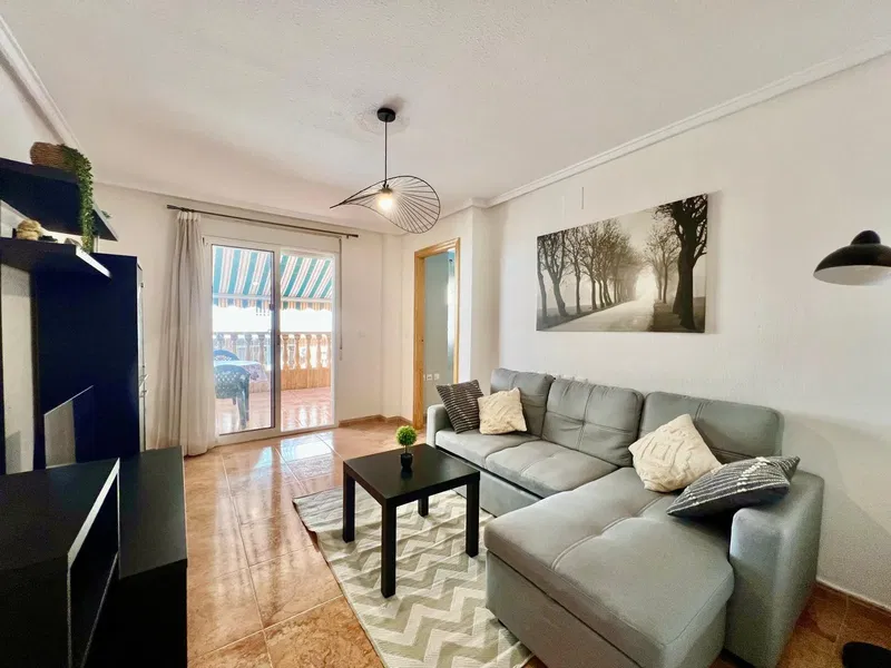 ПРОСТОРНАЯ КВАРТИРА С 1 СПАЛЬНЕЙ + ПАРКОВКА ВСЕГО В 550 М ОТ МОРЯ